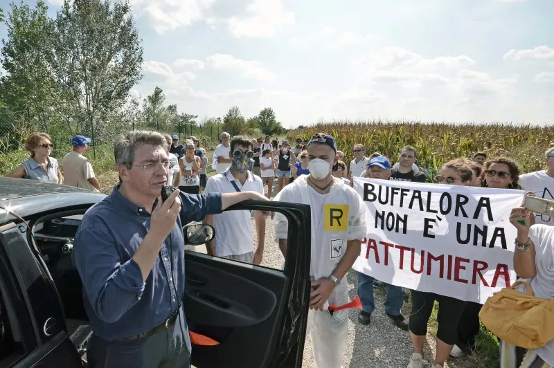 La protesta contro la discarica