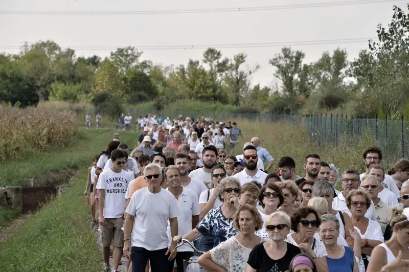 La protesta contro la discarica