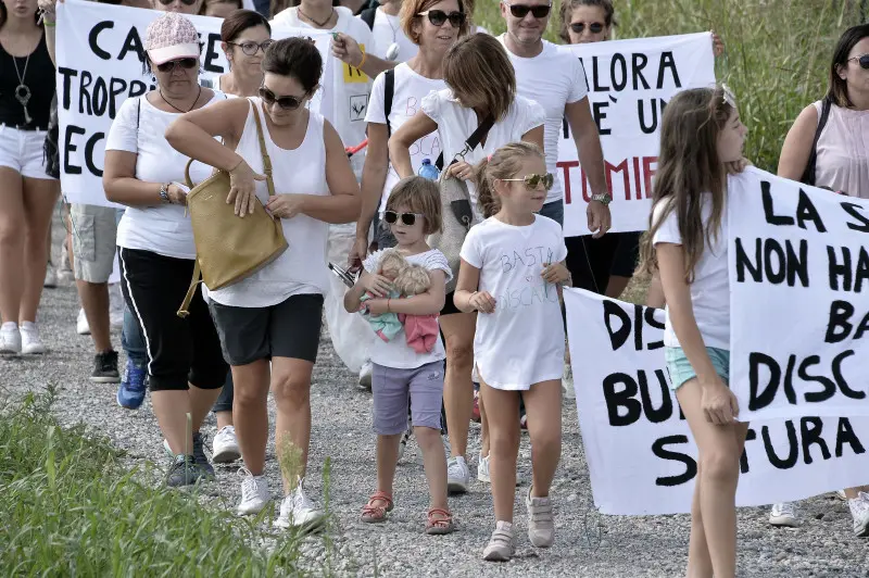 La protesta contro la discarica