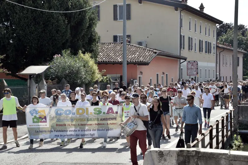 La protesta contro la discarica