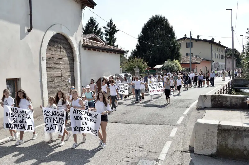 La protesta contro la discarica