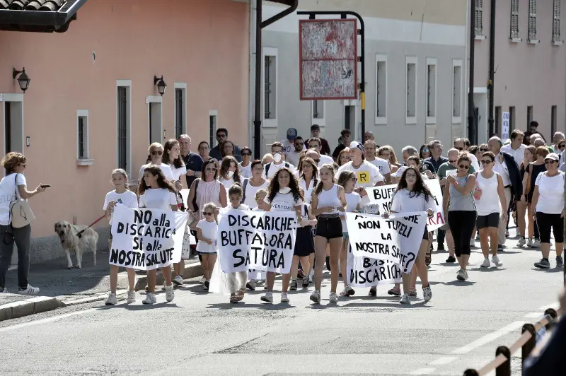 La protesta contro la discarica