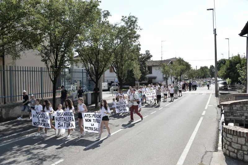 La protesta contro la discarica