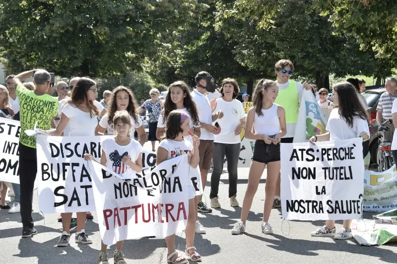 La protesta contro la discarica