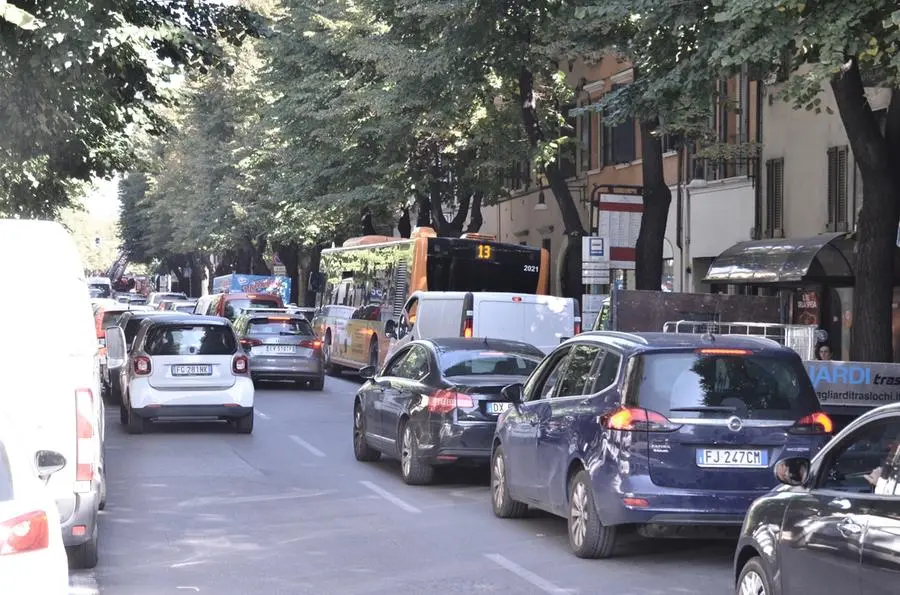 Traffico in via dei Mille