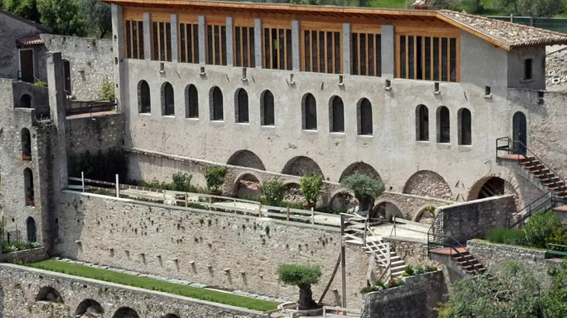 L’edificio storico. Nella struttura del XIII secolo c’è anche una limonaia - Foto © www.giornaledibrescia.it
