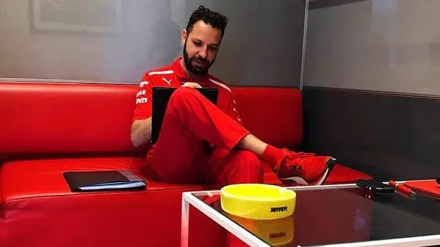 Al lavoro. Erik Immordino mentre prepara il menù al circuito di Hockenheim