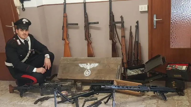 Mitragliatrici dei nazisti e armi da guerra: due in manette