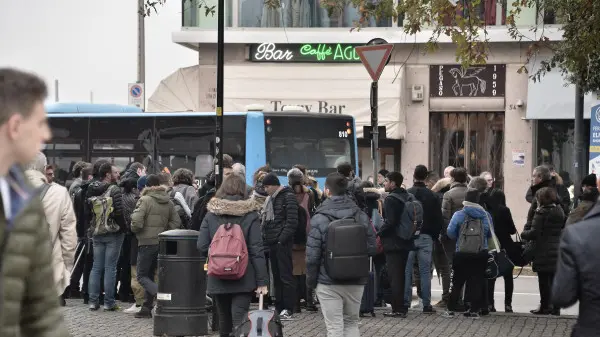 Caos in stazione dopo il tragico incidente ferroviario