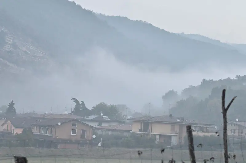 Prima nebbia dell'anno sul Bresciano stamane - Foto Putelli/Neg © www.giornaledibrescia.it