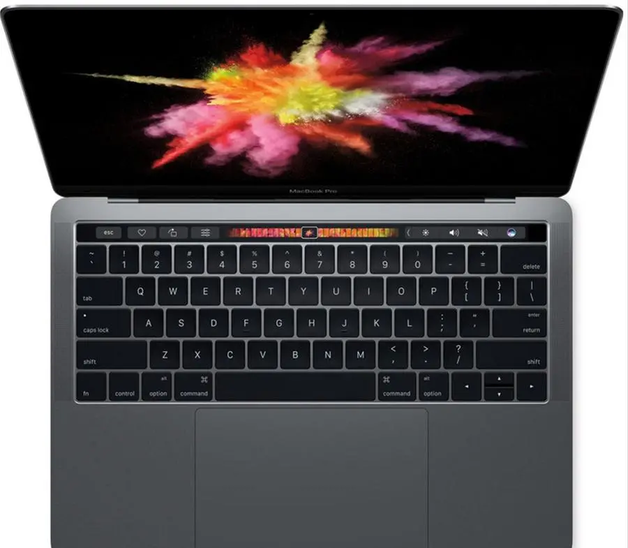 Primo premio. Un MacBook Pro touch bar da 13", con 8 gigabyte di ram