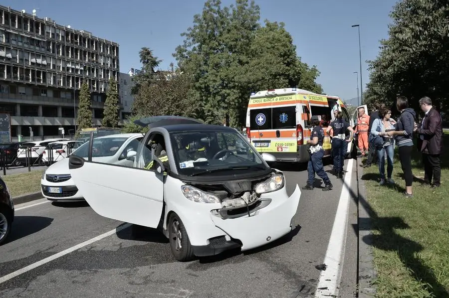 Le foto dell'auto incidentata