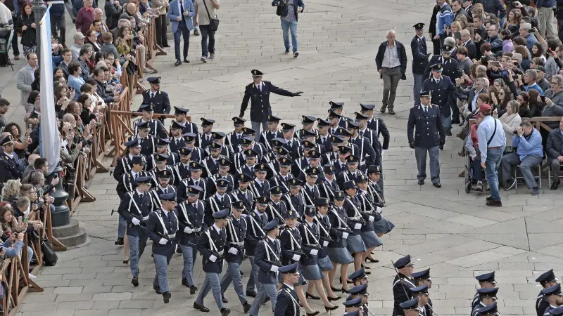 Polgai, giurano i 118 nuovi agenti in piazza Loggia