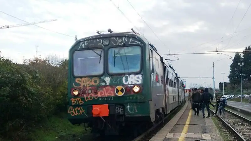Il treno della Brescia-Cremona arrivato a Verolanuova dopo 4 soppressioni - © www.giornaledibrescia.it