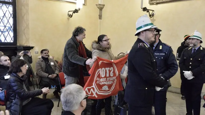 Tensione in consiglio comunale sulle casette di via Gatti