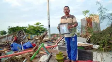 La devastazione in Indonesia dopo il terremoto e lo tsunami