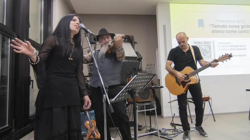 Il concerto di Michele Gazich in Sala LIbretti