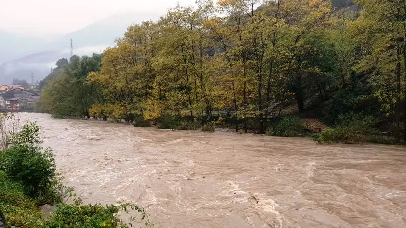 Valcamonica, allerta alta per la pioggia: smottamenti e frane