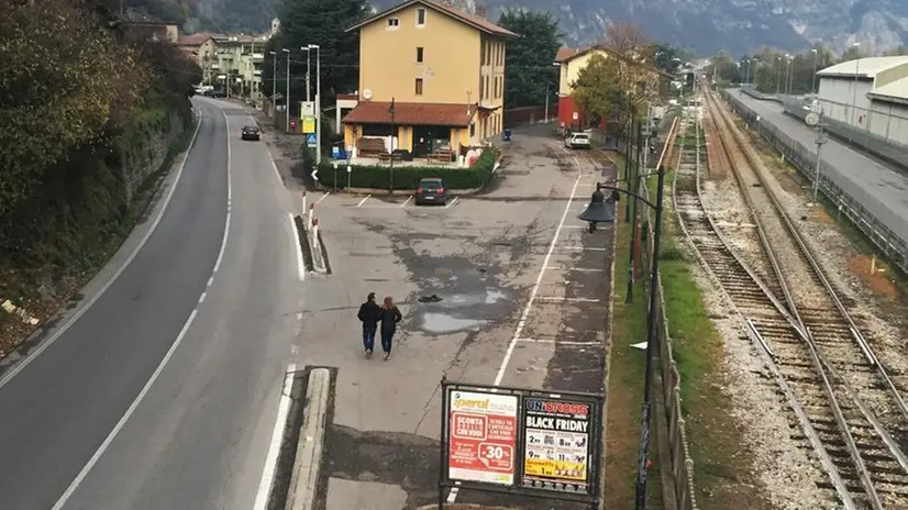 Cantieri ai blocchi di partenza nel piazzale della stazione © www.giornaledibrescia.it