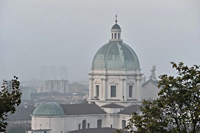 Prima nebbia dell'anno sul Bresciano stamane - Foto Putelli/Neg © www.giornaledibrescia.it