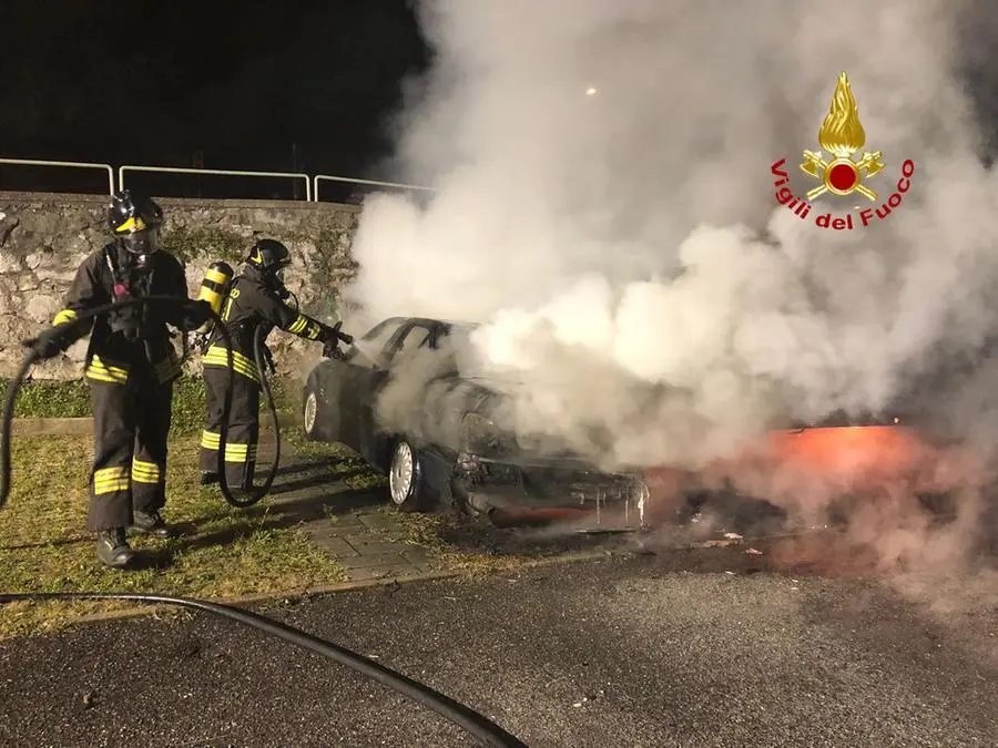 Auto in fiamme a Angolo Terme