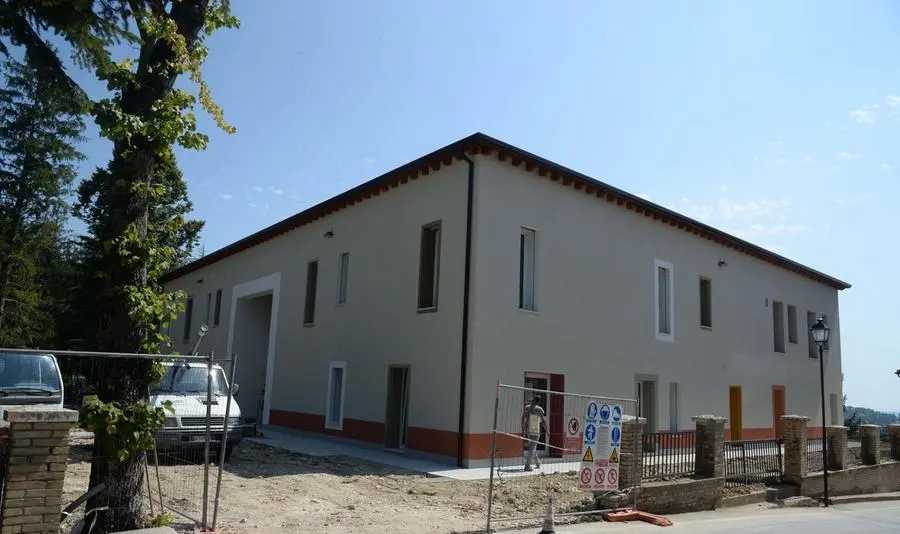 La nuova scuola. L’edificio realizzato dai bresciani con i sottoscrittori dell’iniziativa «Non lasciamoli soli»// NEG