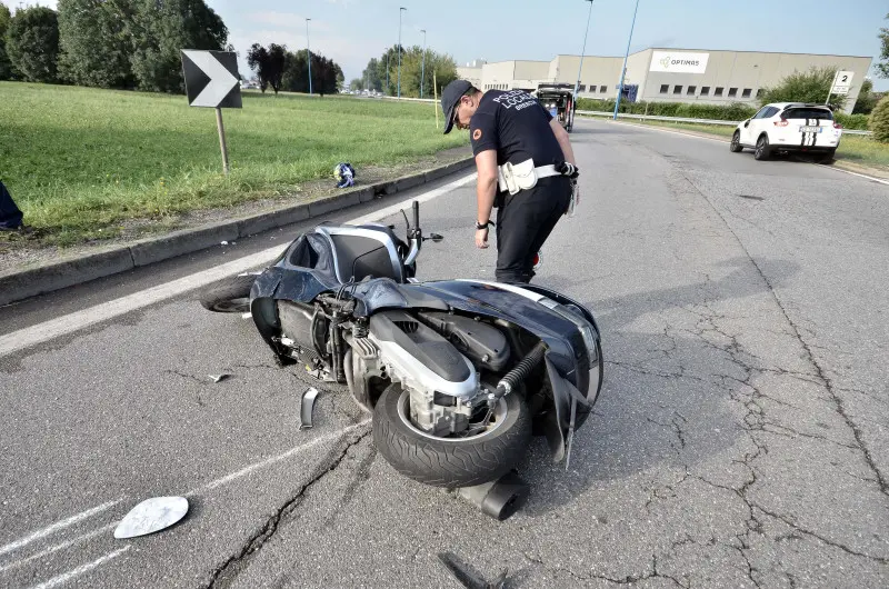 Via del Serpente: incidente prima delle 7
