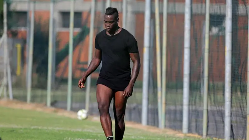 Un'altra immagine di Balotelli in campo - © www.giornaledibrescia.it