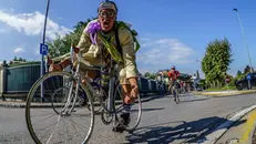 Ciclisti speciali. L’iniziativa prende spunto dal film di Paolo Villaggio