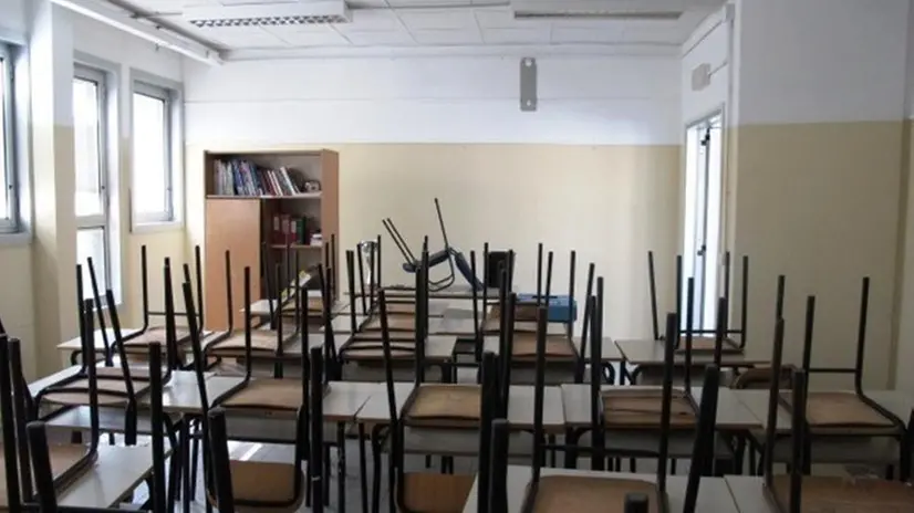 Un'aula scolastica di Bagnolo Mella, dove la maestra ha insegnato per decenni - © www.giornaledibrescia.it