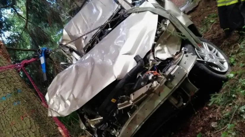 La Multipla distrutta. Domenica la tragedia mentre i due erano in viaggio