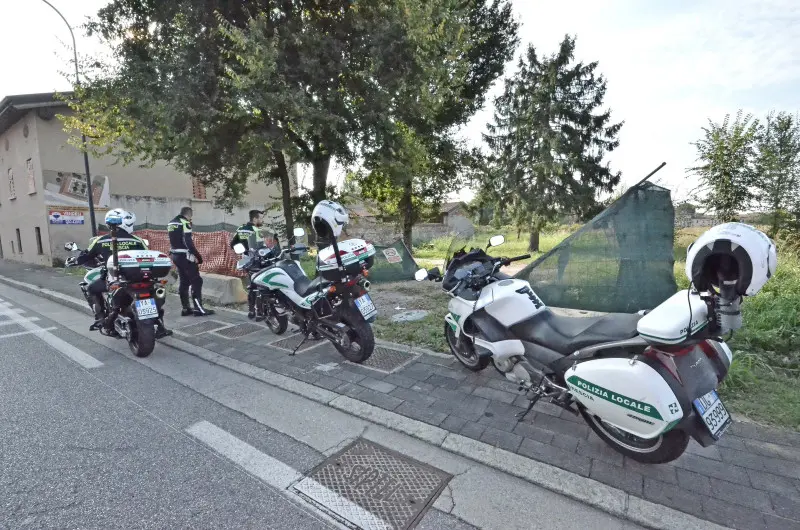 In via del Rampino dormitorio abusivo e deposito di biciclette rubate