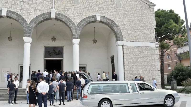 I funerali della donna travolta e uccisa in via Lamarmora