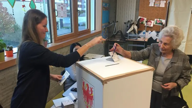 Le operazioni di voto a Bolzano - Foto Ansa