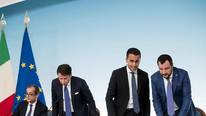 Da sinistra, il ministro Tria, il presidente del Consiglio Conte e i due vicepremier, Di Maio e Salvini - Foto Ansa/Angelo Carconi