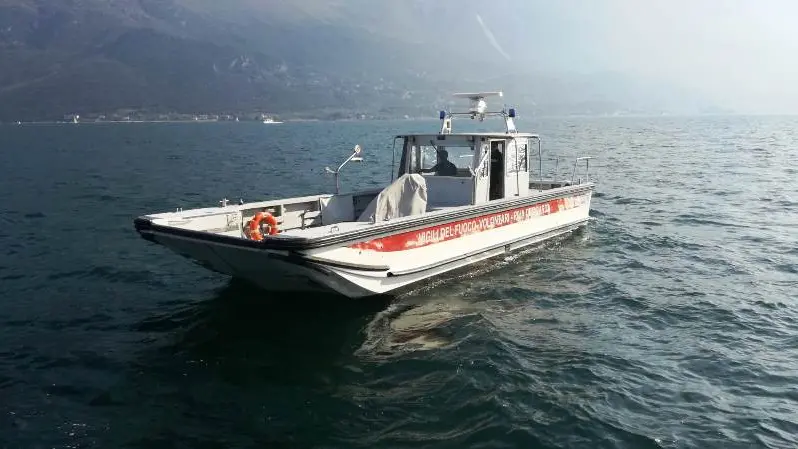 Soccorritori impegnati nelle ricerche del sub a Limone