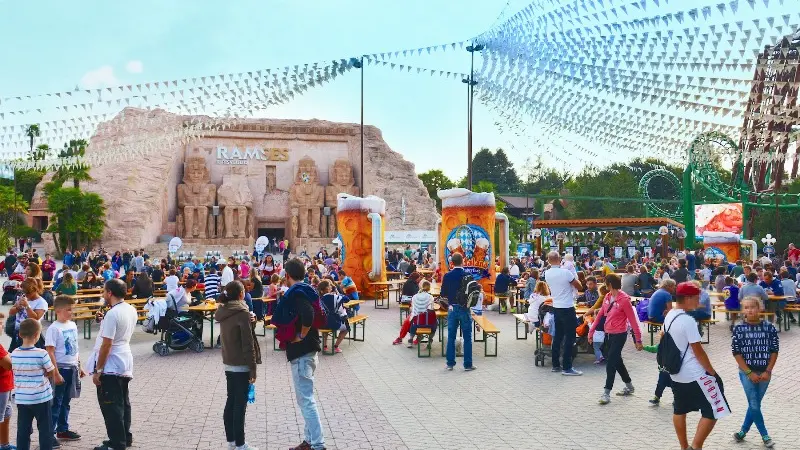 Gardaland allestito per l'Oktoberfest