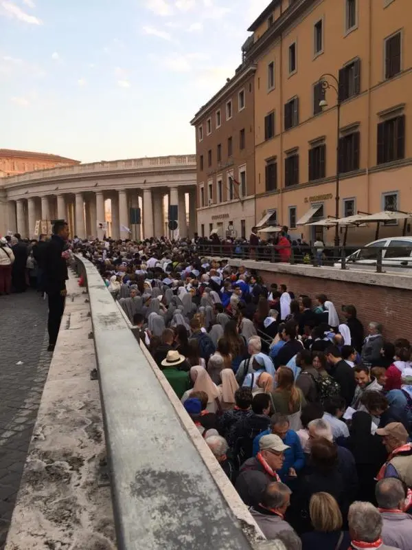 Paolo Vi, pellegrini bresciani a migliaia in piazza San Pietro