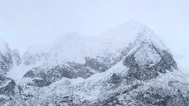 Passo del Tonale, così alle ore 9 di questa mattina nello scatto di un lettore - © www.giornaledibrescia.it