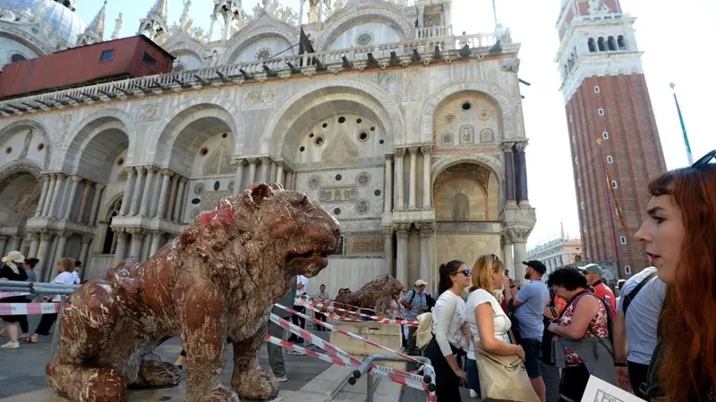 Il Leoncino di San Marco imbrattato