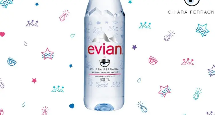 Chiara Ferragni collabora con Evian per una bottiglia di acqua