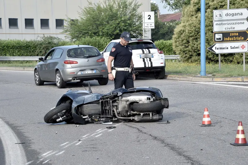 Via del Serpente: incidente prima delle 7