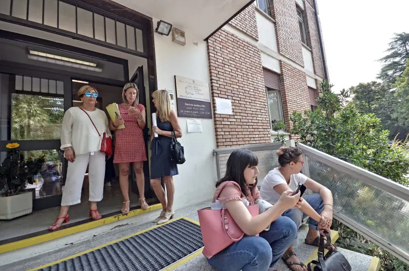 Le immagini di questa mattina all'ex-provveditorato