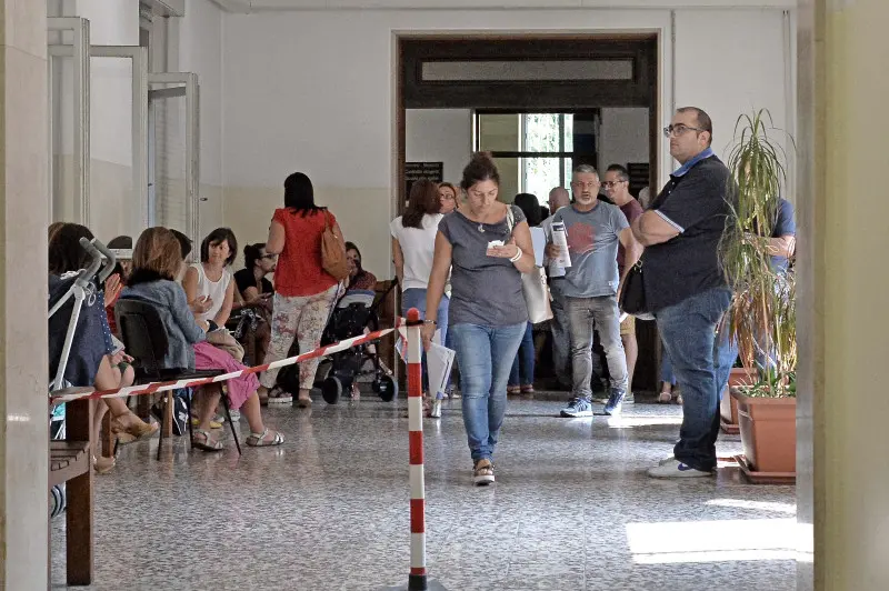 Le immagini di questa mattina all'ex-provveditorato