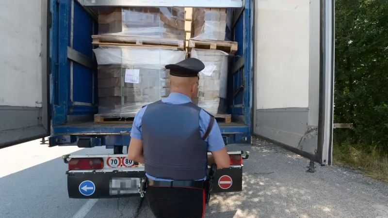 Uno dei camion sottoposto a controllo