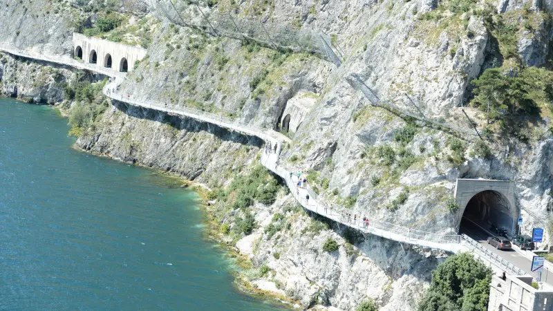 La ciclopedonale di Limone vista dall'alto