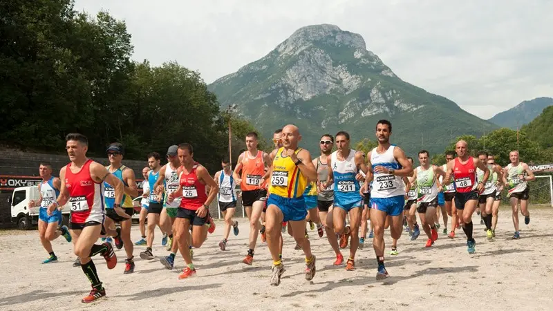 Diecimiglia del Garda, la partenza di una passata edizione - © www.giornaledibrescia.it