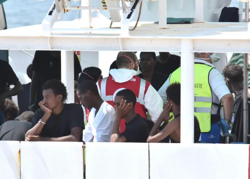 Nave Diciotti, sbarco immediato per 16 migranti