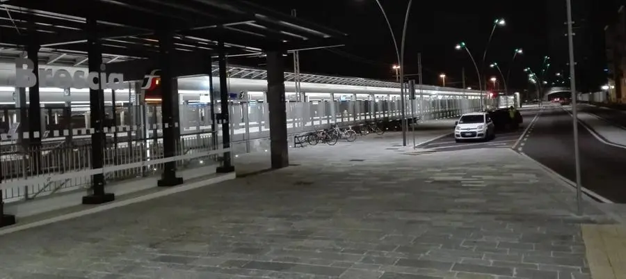L’esterno della stazione. Migliorata anche l’accessibilità alla stazione con il collegamento su via Sostegno