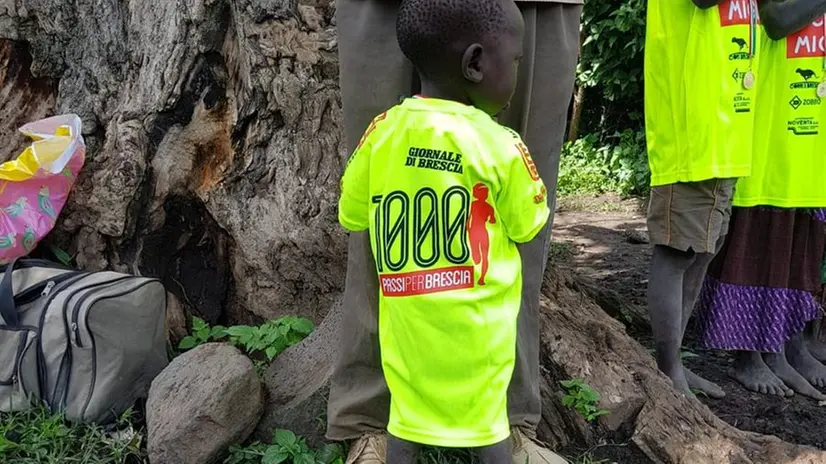 Le maglie consegnate ai bimbi Gumuz